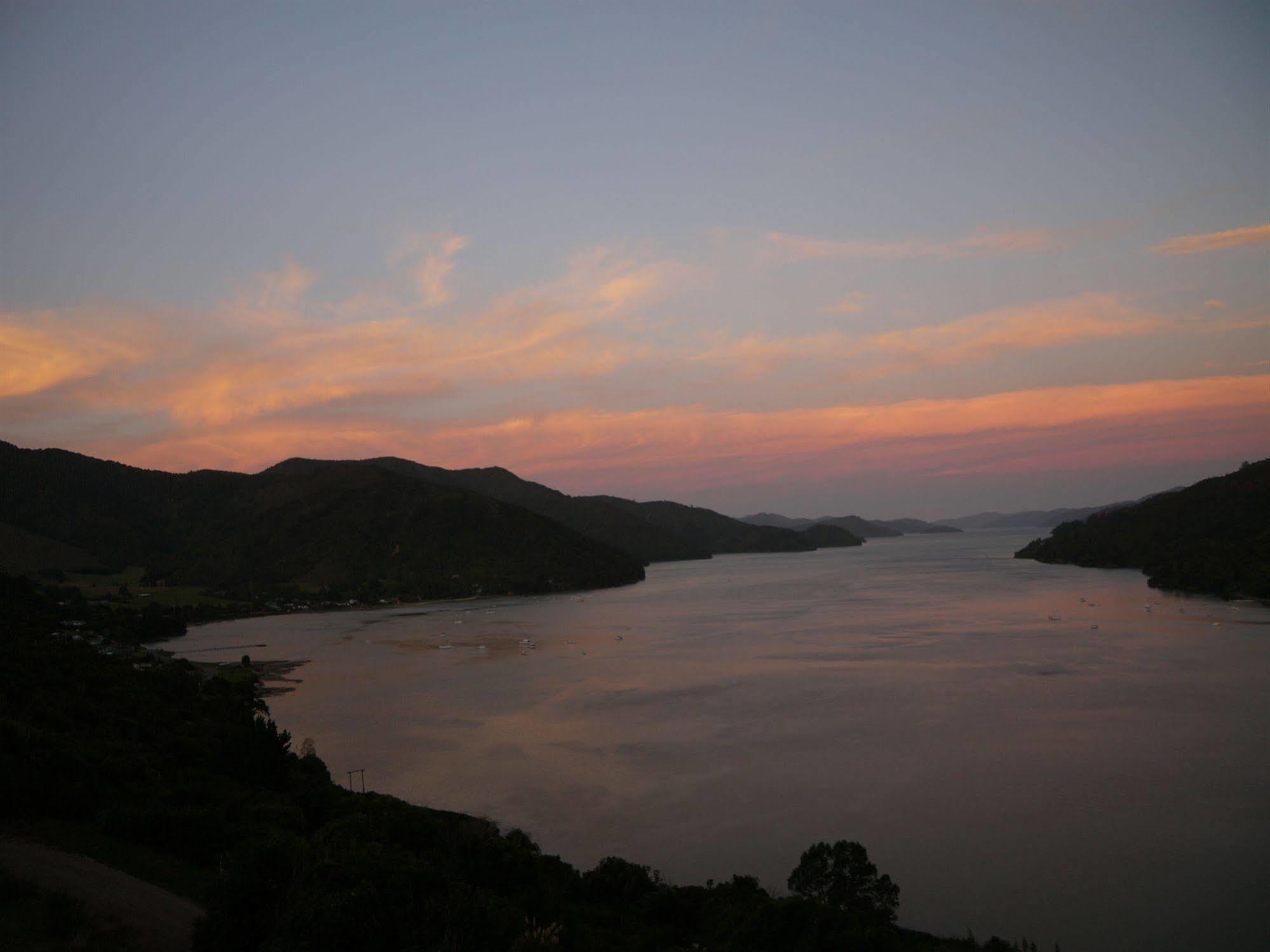 Okiwa Bay Lodge Picton Exterior foto